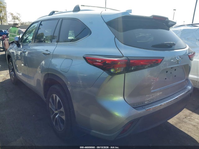 Toyota Highlander Xle 2022 5TDHZRAH6NS100092 Image 3