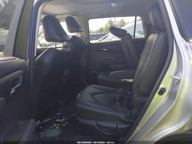 Toyota Highlander Xle 2022 5TDHZRAH6NS100092 Image 8