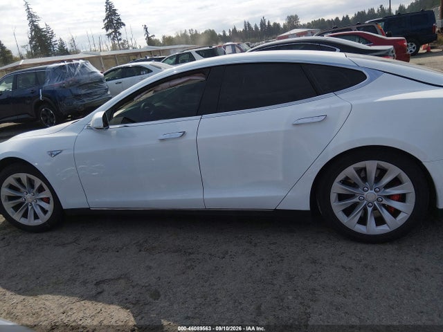Tesla Model S P85 2014 5YJSA1H17EFP51467 Image 14