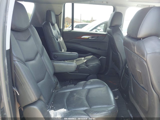 46089632 :رقم المزاد ، 1GYS4HKJ7JR260551 vin ، 2018 Cadillac Escalade Esv Luxury مزاد بيع