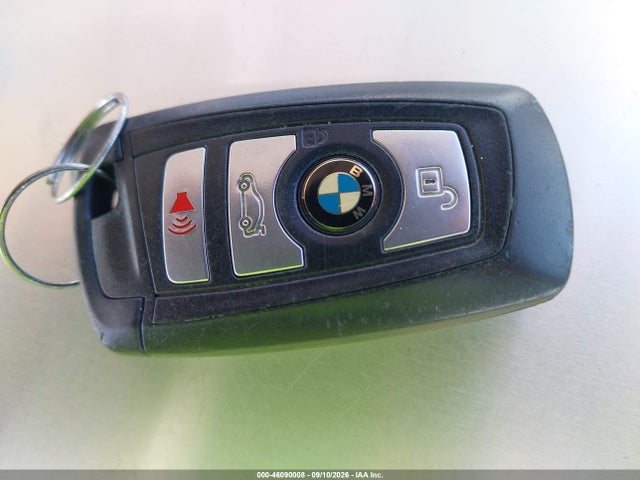 BMW 320i 2016 WBA8E1G58GNT37425 Image 11