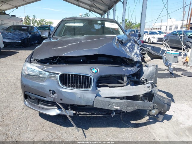 BMW 320i 2016 WBA8E1G58GNT37425 Image 12