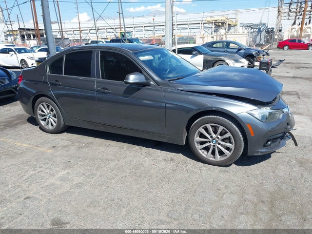 BMW 320i 2016 WBA8E1G58GNT37425 Image 13