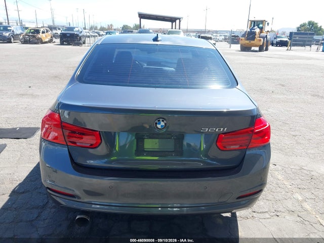 BMW 320i 2016 WBA8E1G58GNT37425 Image 16