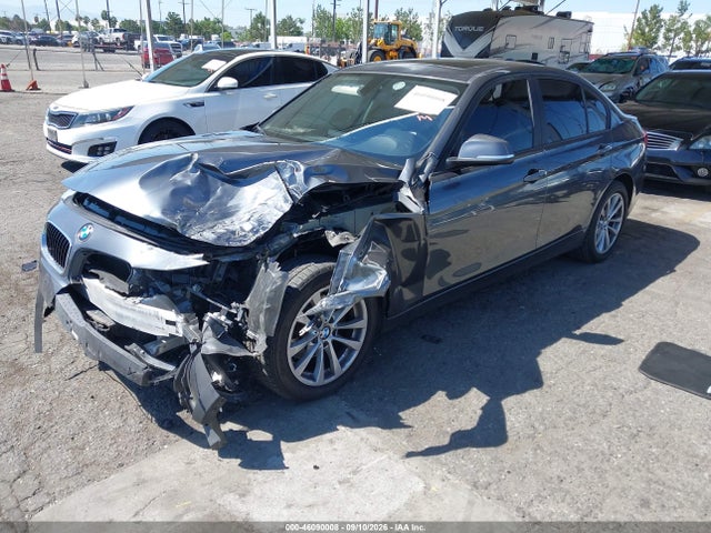 BMW 320i 2016 WBA8E1G58GNT37425 Image 2