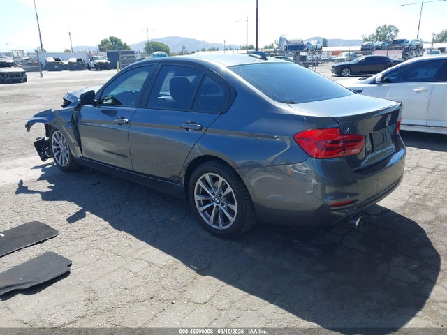 BMW 320i 2016 WBA8E1G58GNT37425 Image 3
