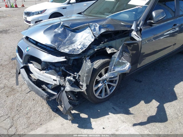 BMW 320i 2016 WBA8E1G58GNT37425 Image 6