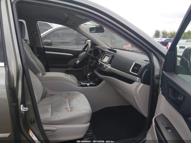 46090081 :رقم المزاد ، 5TDBKRFH6FS092077 vin ، 2015 Toyota Highlander Le Plus V6 مزاد بيع