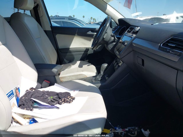 46090136 :رقم المزاد ، 3VV3B7AX9JM035499 vin ، 2018 Volkswagen Tiguan 2.0t Se/2.0t Sel مزاد بيع