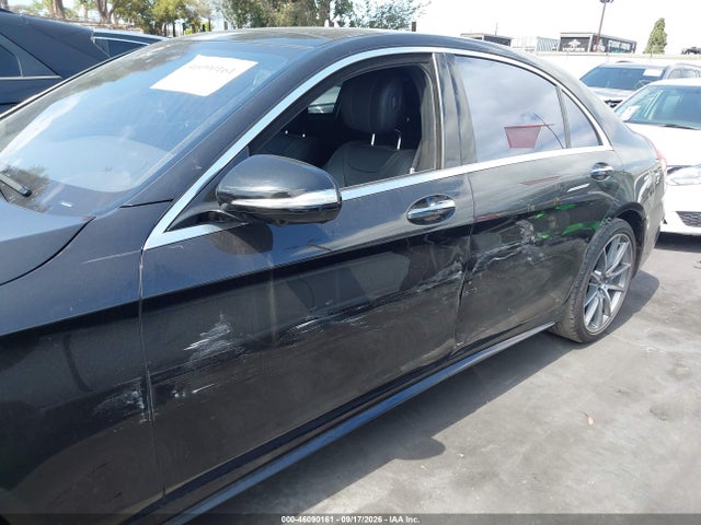46090161 :رقم المزاد ، WDDUG8DB9JA421840 vin ، 2018 Mercedes-benz S 560 مزاد بيع