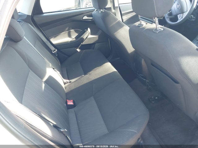 46090379 :رقم المزاد ، 1FADP3F29JL231640 vin ، 2018 Ford Focus Se مزاد بيع