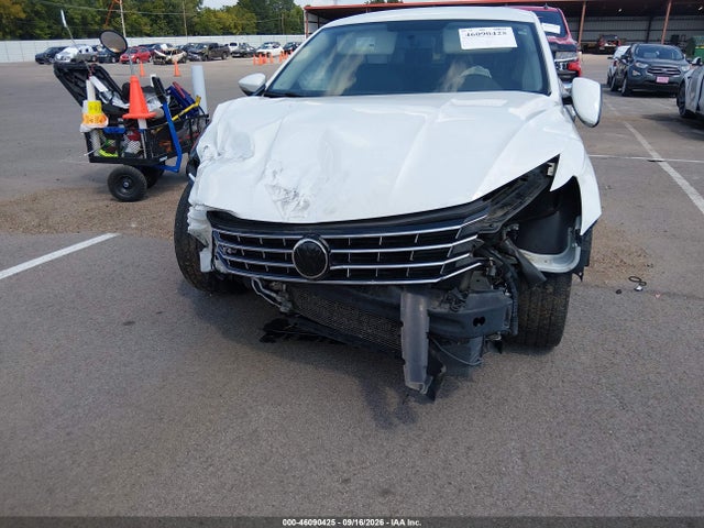 Aukcja sprzedaży 2017 Volkswagen Passat 1.8t R-line, vin: 1VWDT7A37HC051058, numer aukcji: 46090425