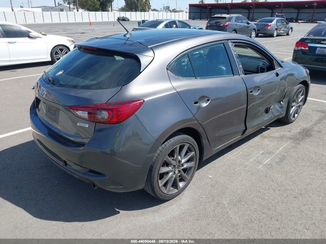 Mazda Mazda3 Touring 2018 3MZBN1L36JM261389 Image 4