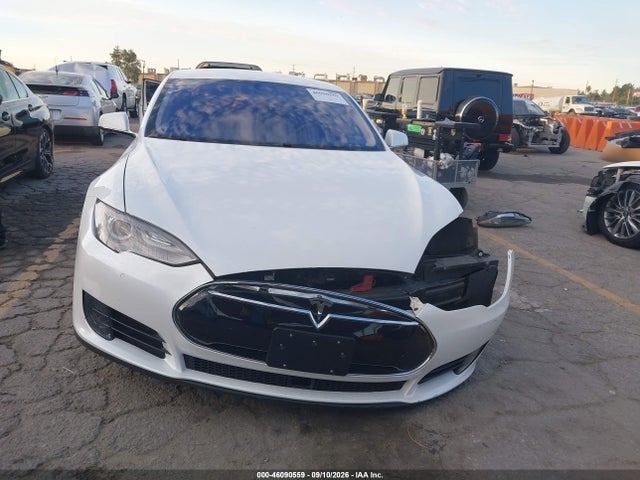 46090559 :رقم المزاد ، 5YJSA1H26FF085969 vin ، 2015 Tesla Model S 70d/85d/p85d مزاد بيع