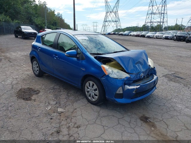2013 Toyota Prius C Two მანქანა იყიდება აუქციონზე, vin: JTDKDTB31D1557327, აუქციონის ნომერი: 46090791