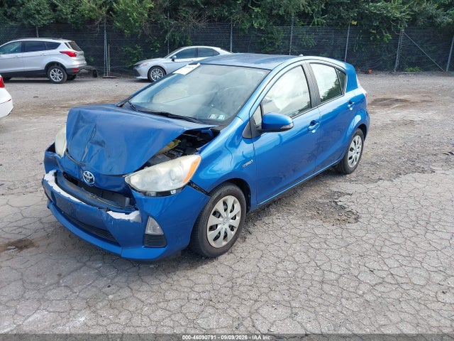 Продажа на аукционе авто 2013 Toyota Prius C Two, vin: JTDKDTB31D1557327, номер лота: 46090791