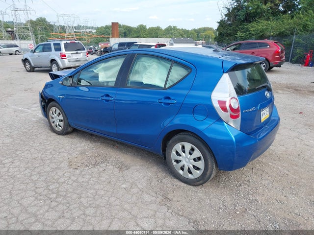 Продажа на аукционе авто 2013 Toyota Prius C Two, vin: JTDKDTB31D1557327, номер лота: 46090791