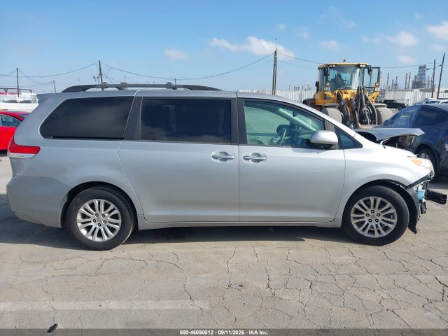 46090812 :رقم المزاد ، 5TDYK3DC7DS360856 vin ، 2013 Toyota Sienna Xle V6 8 Passenger مزاد بيع