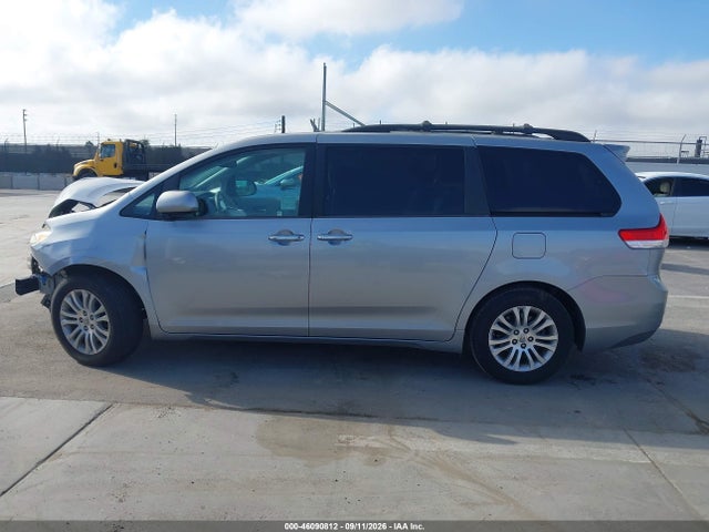 46090812 :رقم المزاد ، 5TDYK3DC7DS360856 vin ، 2013 Toyota Sienna Xle V6 8 Passenger مزاد بيع