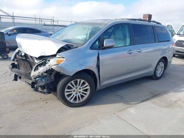 46090812 :رقم المزاد ، 5TDYK3DC7DS360856 vin ، 2013 Toyota Sienna Xle V6 8 Passenger مزاد بيع