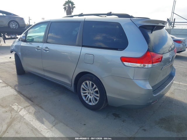 46090812 :رقم المزاد ، 5TDYK3DC7DS360856 vin ، 2013 Toyota Sienna Xle V6 8 Passenger مزاد بيع