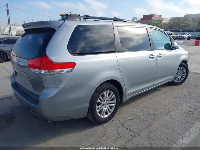 46090812 :رقم المزاد ، 5TDYK3DC7DS360856 vin ، 2013 Toyota Sienna Xle V6 8 Passenger مزاد بيع