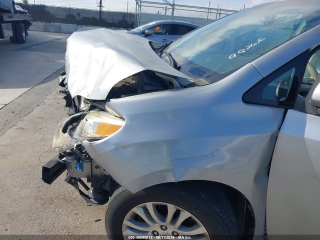 46090812 :رقم المزاد ، 5TDYK3DC7DS360856 vin ، 2013 Toyota Sienna Xle V6 8 Passenger مزاد بيع