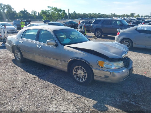 Продажа на аукционе авто 2000 Lincoln Town Car Signature, vin: 1LNHM82W0YY790741, номер лота: 46090816