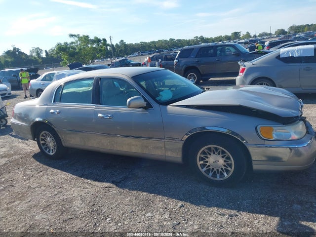 Aukcja sprzedaży 2000 Lincoln Town Car Signature, vin: 1LNHM82W0YY790741, numer aukcji: 46090816