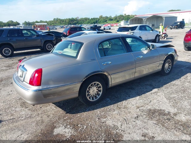 Aukcja sprzedaży 2000 Lincoln Town Car Signature, vin: 1LNHM82W0YY790741, numer aukcji: 46090816