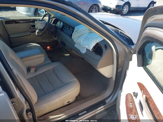 Aukcja sprzedaży 2000 Lincoln Town Car Signature, vin: 1LNHM82W0YY790741, numer aukcji: 46090816