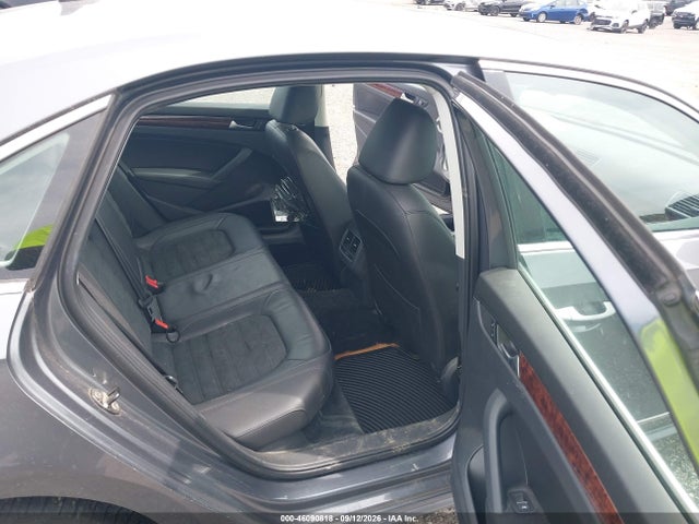 2013 Volkswagen Passat 2.5l Sel Premium მანქანა იყიდება აუქციონზე, vin: 1VWCP7A39DC045482, აუქციონის ნომერი: 46090818