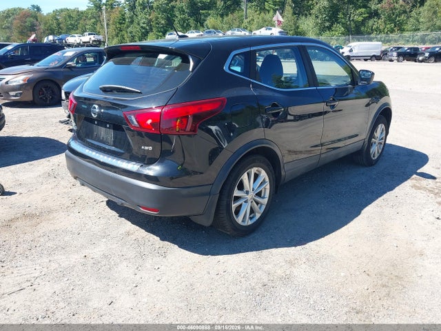 JN1BJ1CR5HW142264 Nissan Rogue Sport S