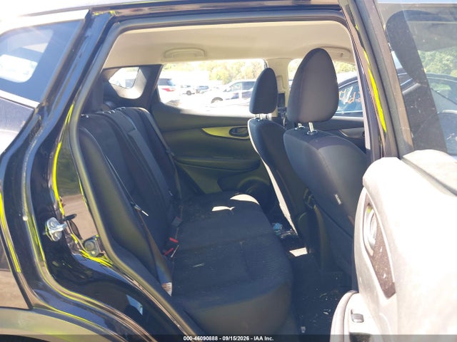 JN1BJ1CR5HW142264 Nissan Rogue Sport S