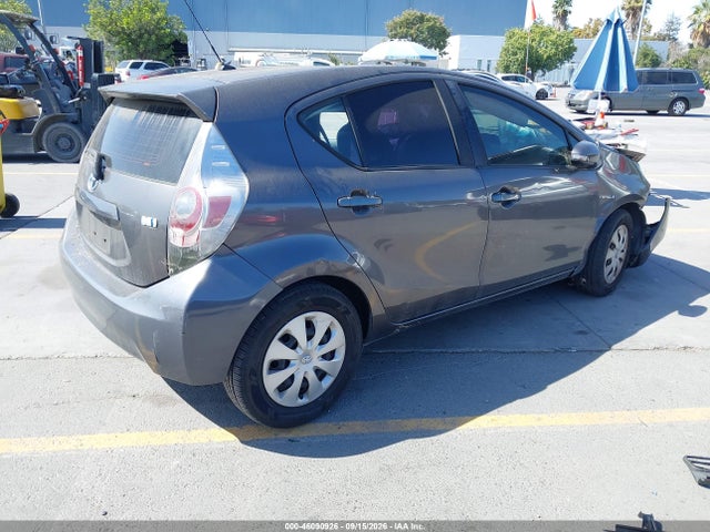 Toyota Prius C One 2014 JTDKDTB38E1069476 Image 4