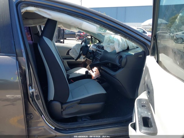Toyota Prius C One 2014 JTDKDTB38E1069476 Image 5