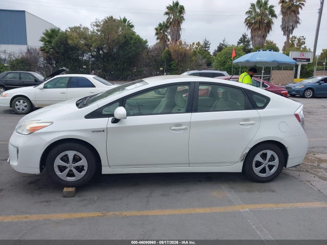 Toyota Prius Two 2015 JTDKN3DU6F0399949 Image 14