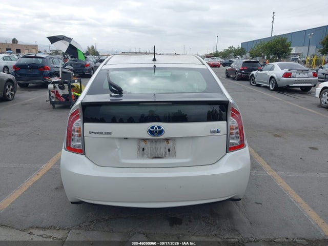 Toyota Prius Two 2015 JTDKN3DU6F0399949 Image 16