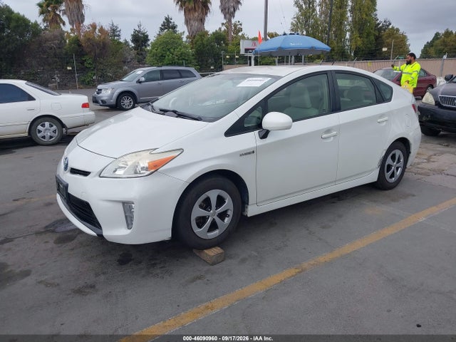 Toyota Prius Two 2015 JTDKN3DU6F0399949 Image 2