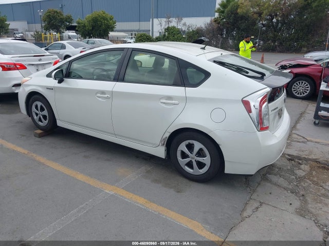 Toyota Prius Two 2015 JTDKN3DU6F0399949 Image 3