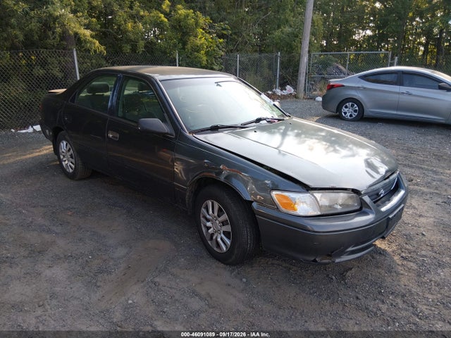 46091089 :رقم المزاد ، 4T1BG22K0YU975757 vin ، 2000 Toyota Camry Le مزاد بيع
