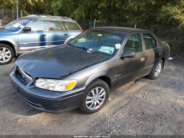 46091089 :رقم المزاد ، 4T1BG22K0YU975757 vin ، 2000 Toyota Camry Le مزاد بيع
