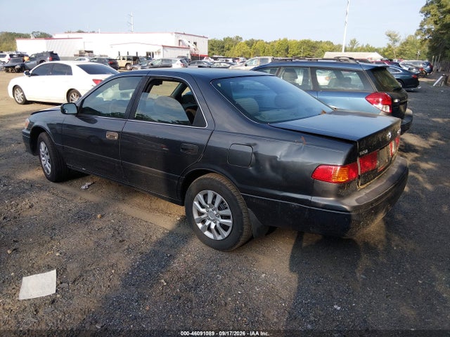 46091089 :رقم المزاد ، 4T1BG22K0YU975757 vin ، 2000 Toyota Camry Le مزاد بيع