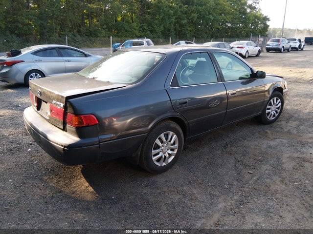 46091089 :رقم المزاد ، 4T1BG22K0YU975757 vin ، 2000 Toyota Camry Le مزاد بيع