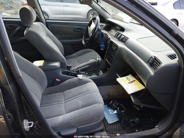 46091089 :رقم المزاد ، 4T1BG22K0YU975757 vin ، 2000 Toyota Camry Le مزاد بيع