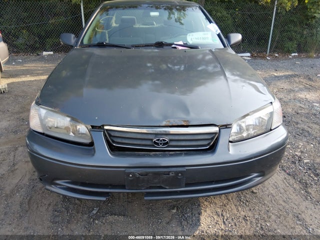46091089 :رقم المزاد ، 4T1BG22K0YU975757 vin ، 2000 Toyota Camry Le مزاد بيع