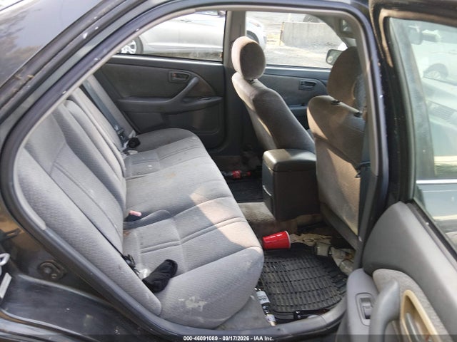 46091089 :رقم المزاد ، 4T1BG22K0YU975757 vin ، 2000 Toyota Camry Le مزاد بيع