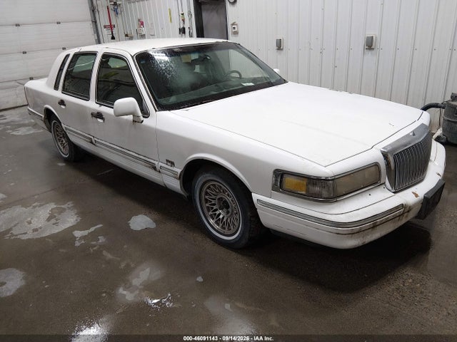 Продажа на аукционе авто 1996 Lincoln Town Car Executive, vin: 1LNLM81W1TY632428, номер лота: 46091143