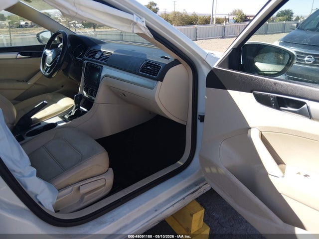 1VWLA7A37KC005139 Volkswagen Passat 2.0t Wolfsburg Edition