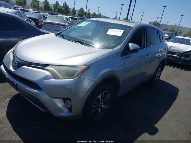 Toyota Rav4 Xle 2018 2T3WFREV9JW483339 Image 2